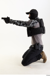 Andrew Elliott Kneeling Shooting kneeling shooting whole body 0003.jpg